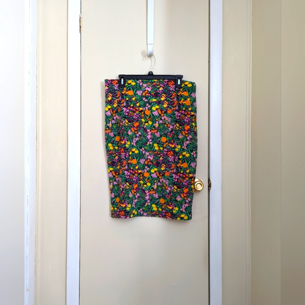 NWOT LuLaRoe Cassie Pencil Skirt